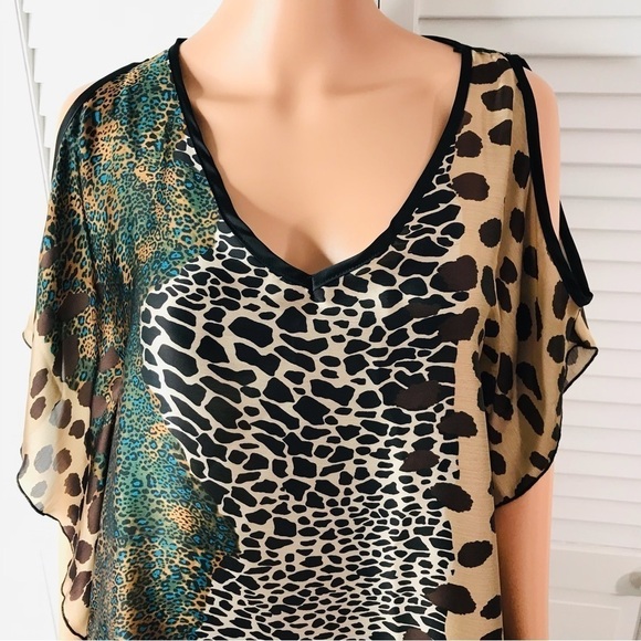 2/$25 BODY CENTRAL Animal Print Lightweight Blouse Size Large - Picture 2 of 6